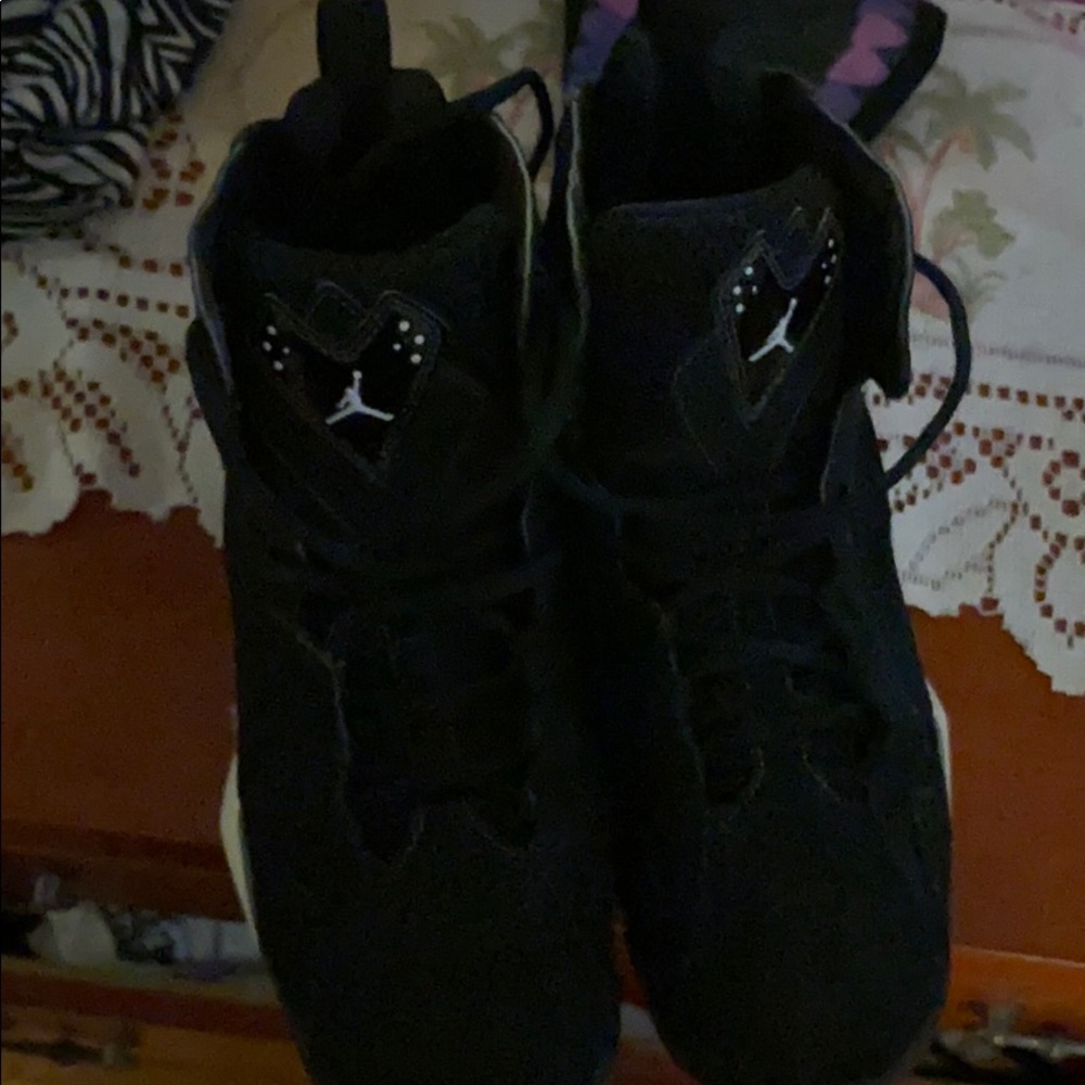 Black and white Jordan true flights